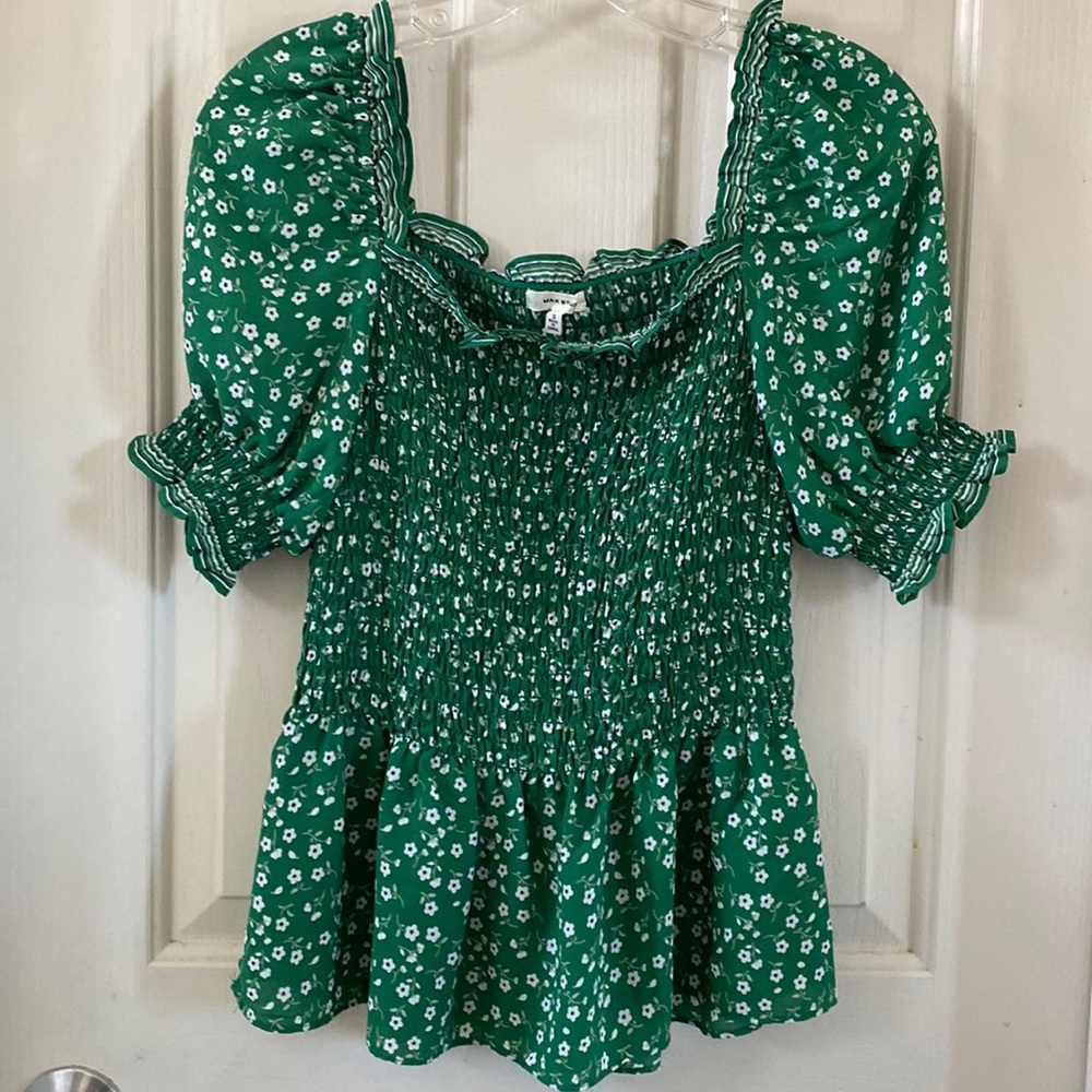 MAX STUDIO floral print smocked top bodice and cuffs.